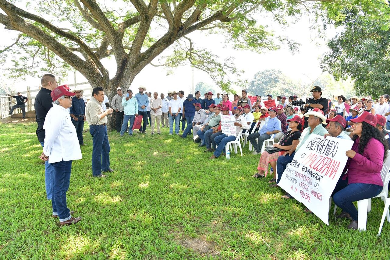 Javier May constata el regreso de jóvenes al campo en Macuspana