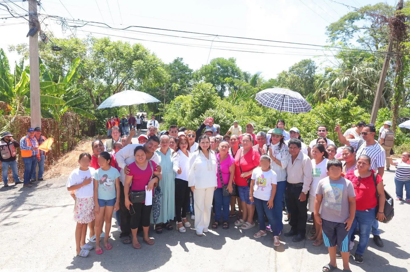 Yolanda Osuna entrega pavimentación y agua en Gaviotas Sur