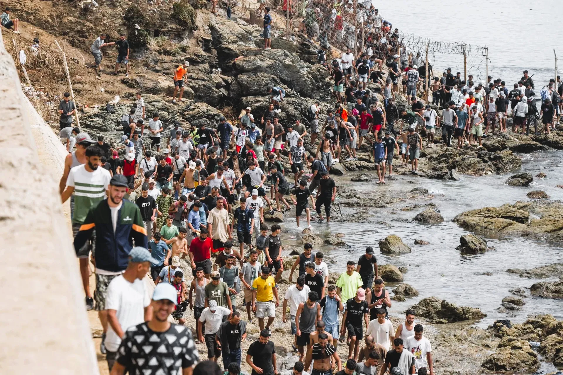 57 muertos y 48,000 retornados: la crisis migratoria que desbordó Ceuta