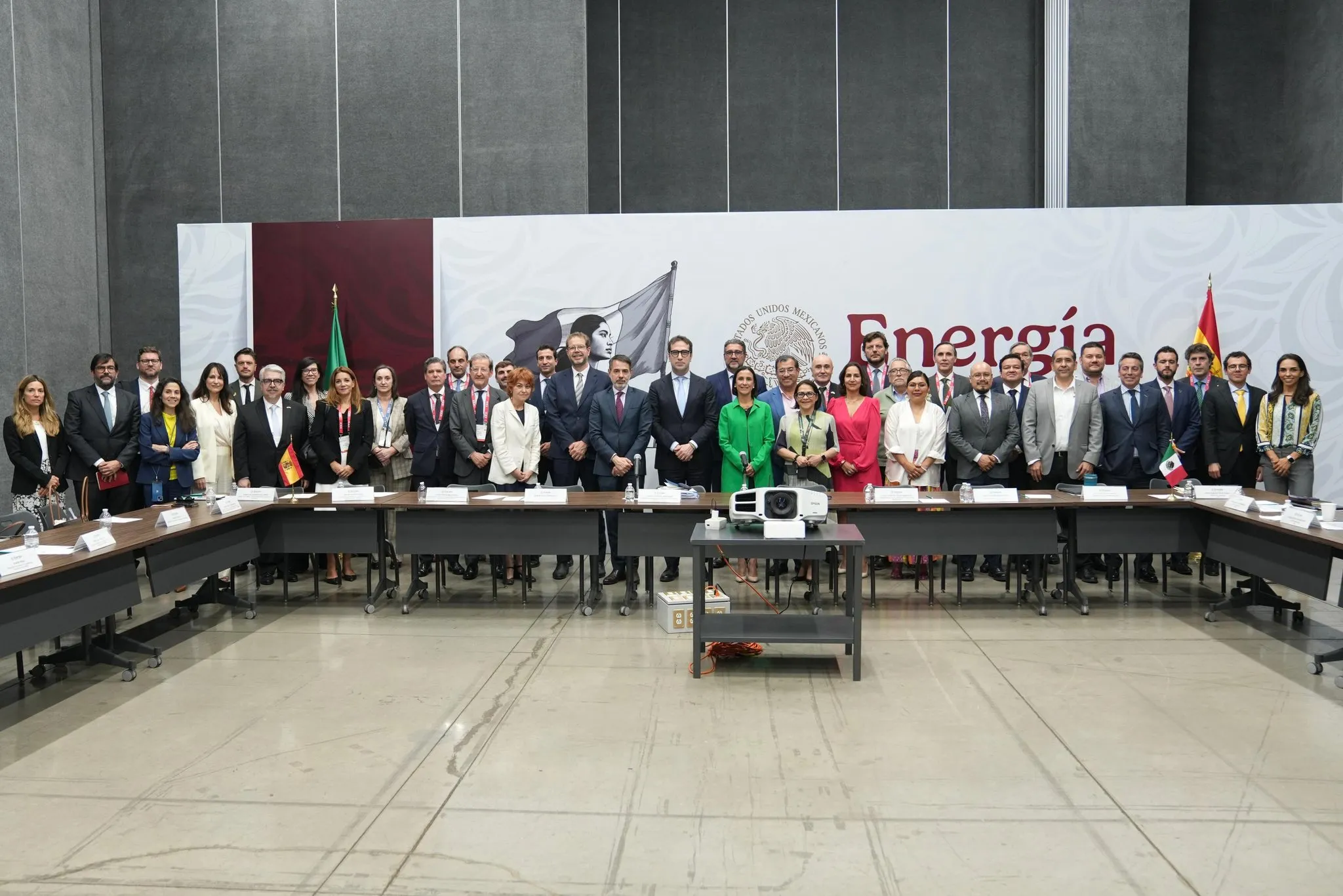 Pemex reporta reunión con España sobre inversión y energía