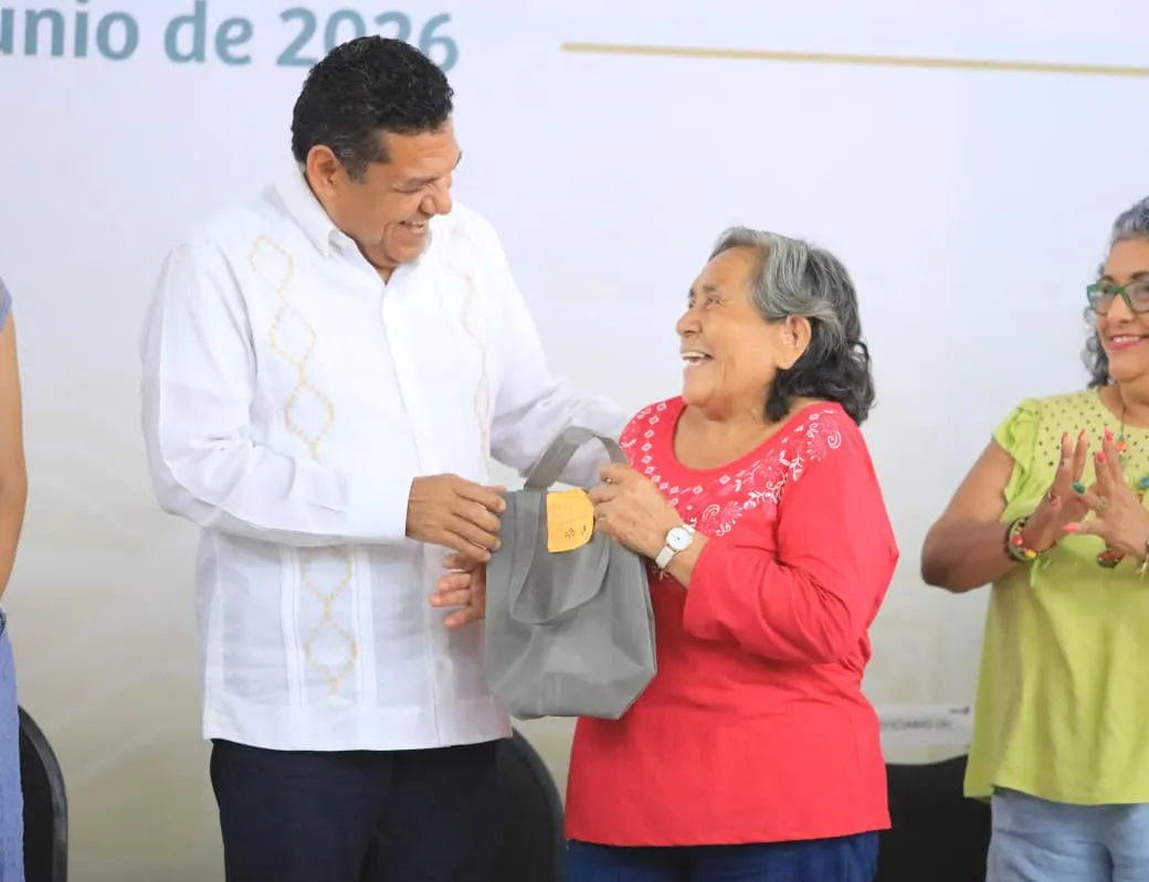 Gobierno del Pueblo beneficia a mil 178 personas con auxiliares auditivos