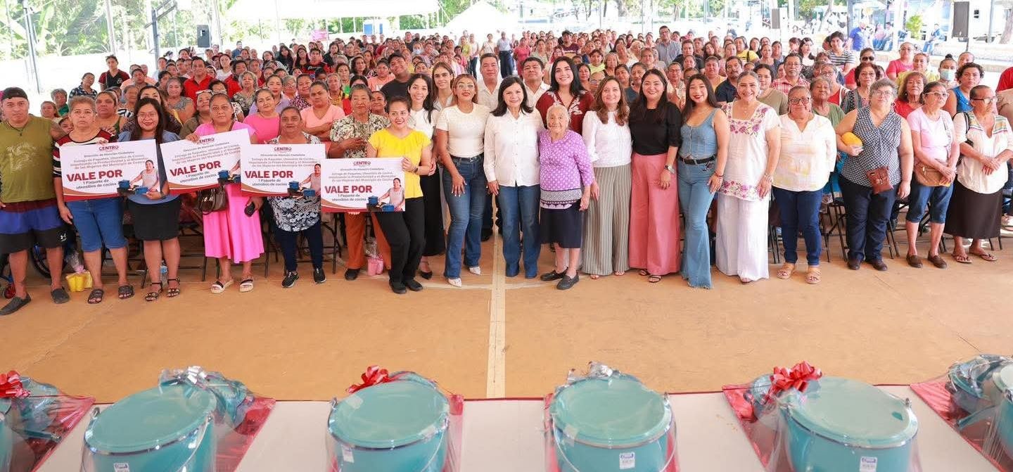 Fortalece Yolanda Osuna la economía de 300 mujeres con la entrega de utensilios de cocina