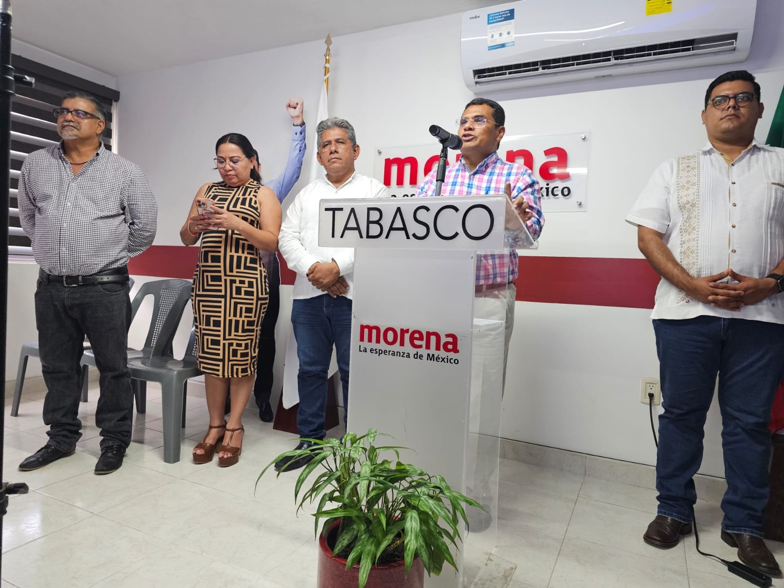 Descalifica Morena a Evaristo Hernández: Es un “ave de paso” con bajo peso en encuestas