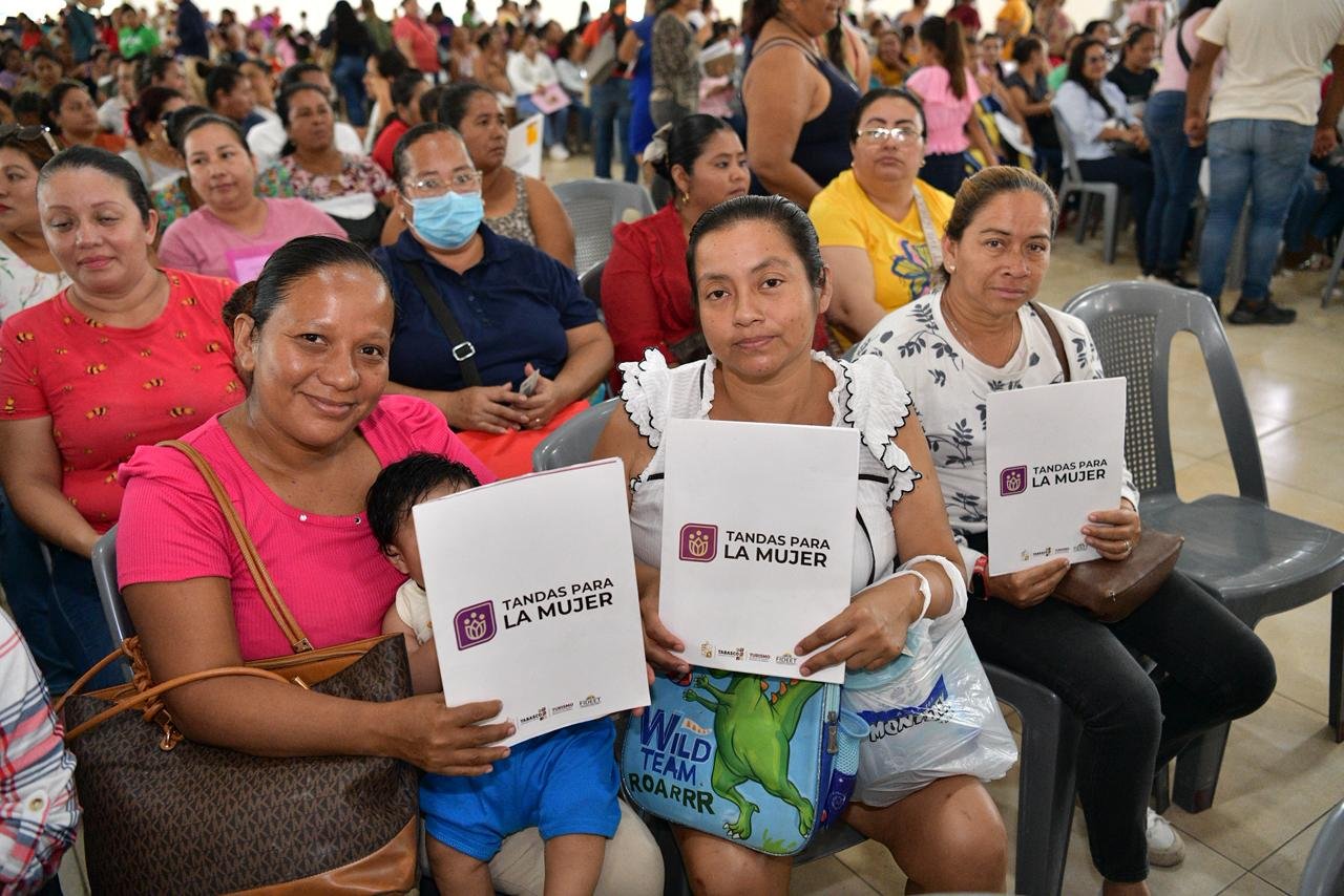 Entregan 800 apoyos de Tandas para la Mujer en Jalpa