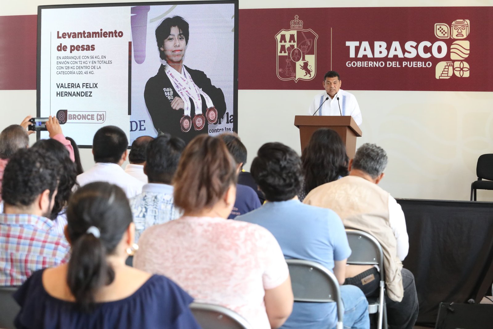 Programas y obras sociales crean 38 mil empleos en Tabasco en nueve Meses: Javier May