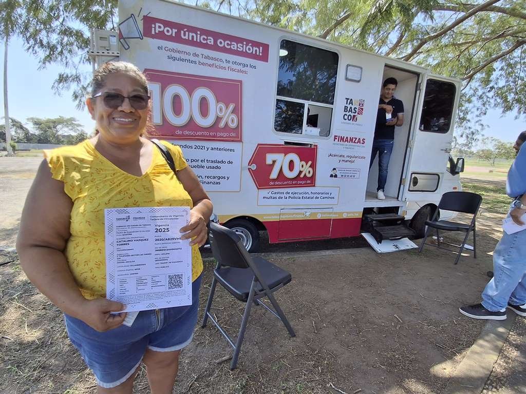 Concesionarios de transporte publico cumplen pago de refrendo de unidades 