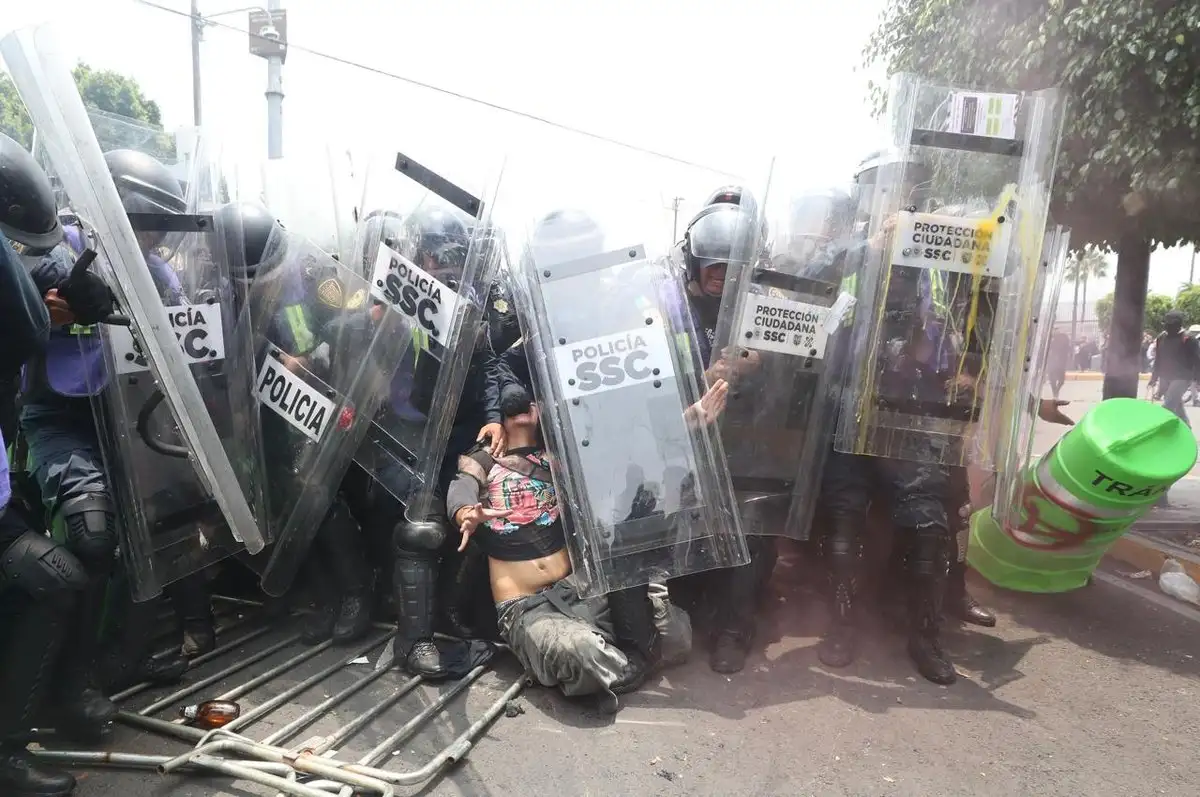 Choque en el Estadio Azteca deja accesos bajo resguardo