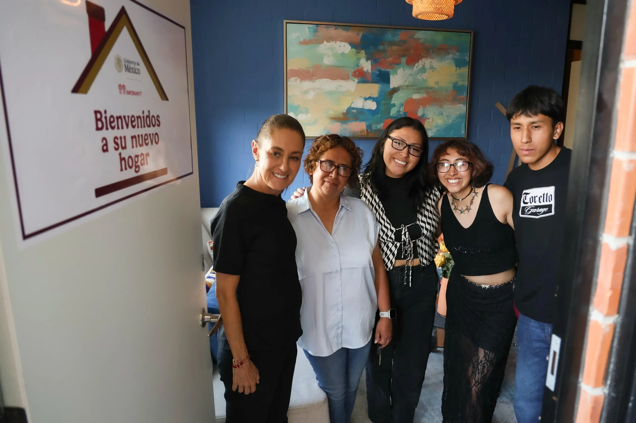 Sheinbaum entrega viviendas en Puebla; programa busca llegar a 12 millones de familias