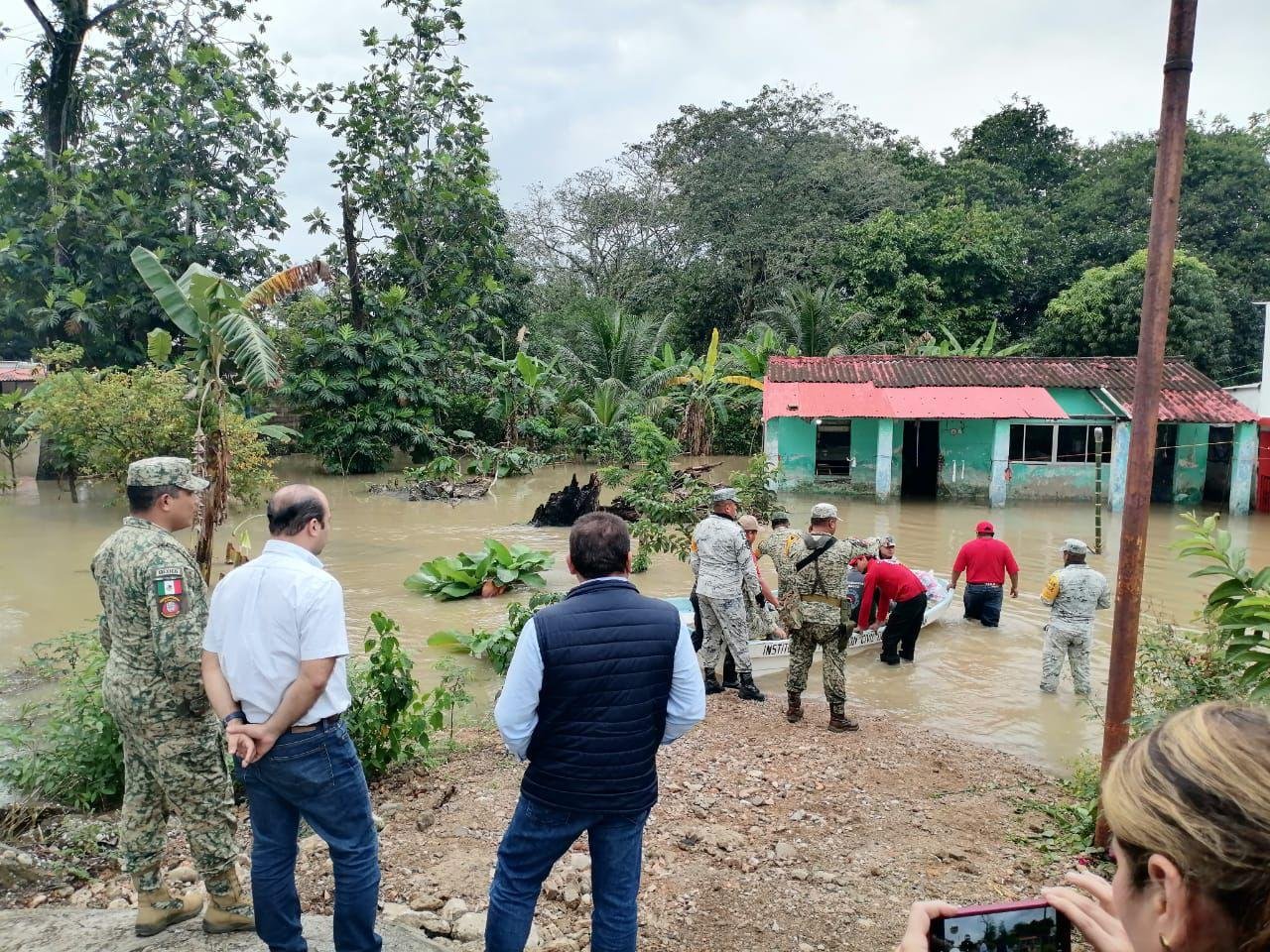 Atienden daños por frente frío 30