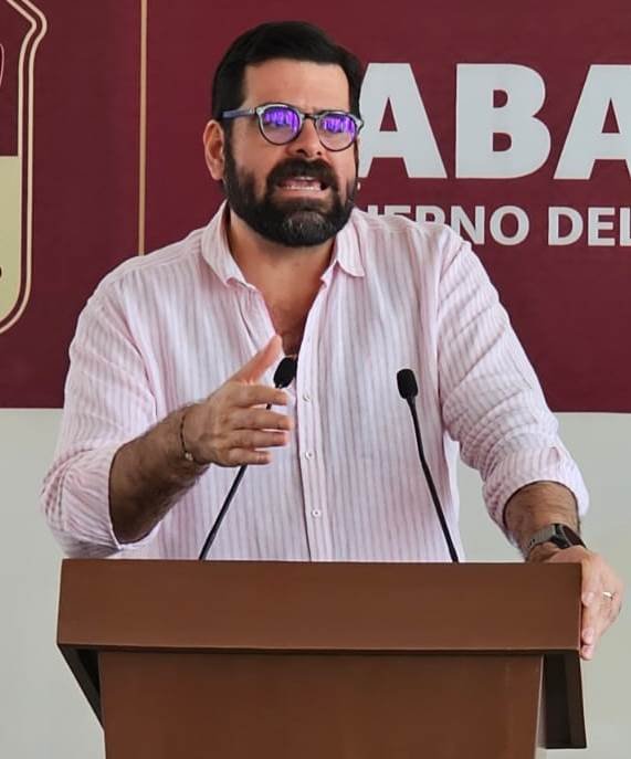 Mantenimiento al Parque 'Dora María' para recibir a las familias