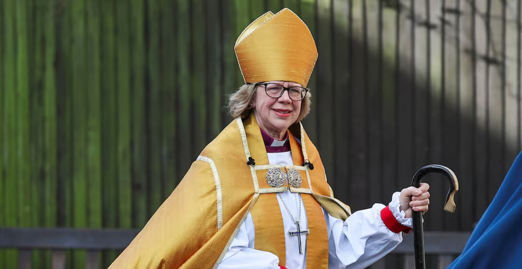 Sarah Mullally asume como primera arzobispa anglicana