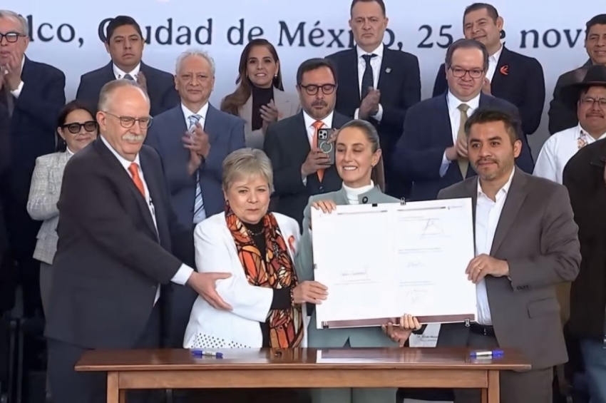 Sheinbaum firma Acuerdo Nacional por el Derecho al Agua con los 32 gobernadores