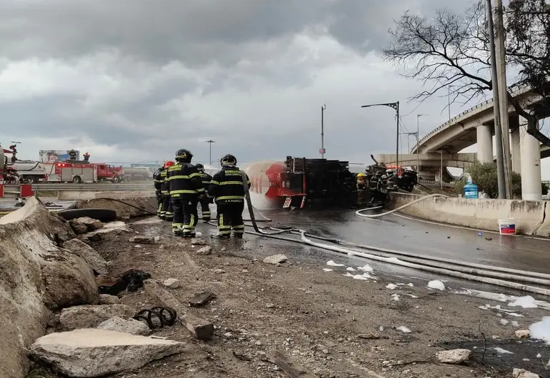 Suman 25 fallecidos por explosión de pipa en Iztapalapa