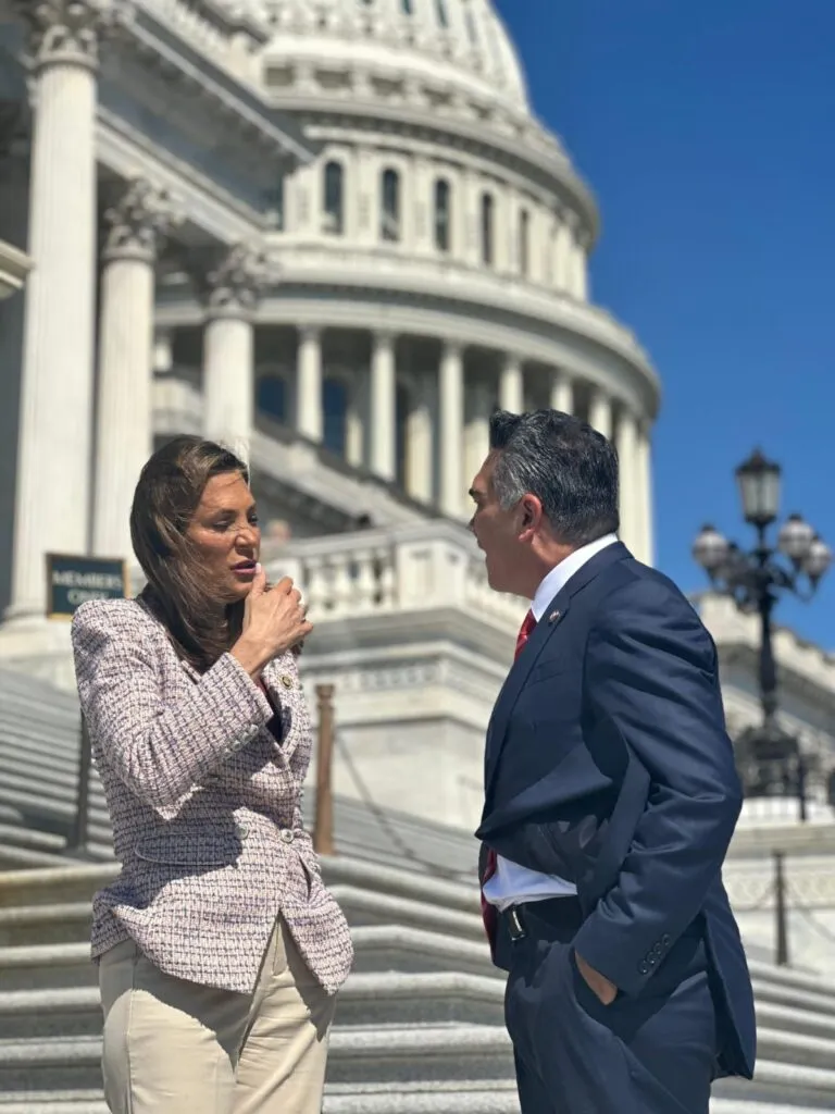 Hija de congresista republicana gestiona imagen de Alito Moreno en Washington