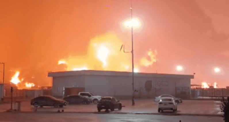 Controlan incendio en la barda de la Refinería Olmeca