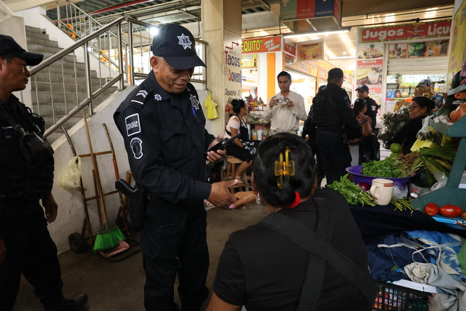 Refuerzan seguridad en mercados de Villahermosa por Día de Muertos