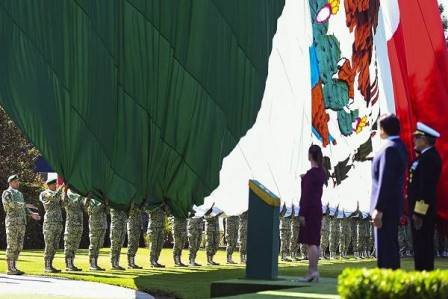 Dia de la Bandera, México es libre y el pueblo valeroso: Sheinbaum