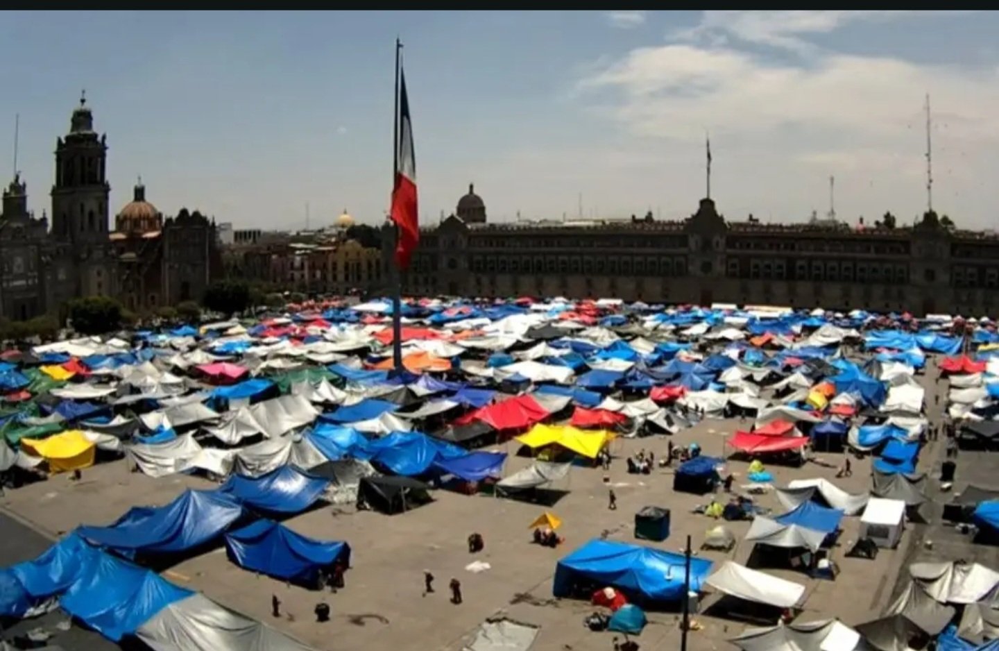 Sección 22 de la CNTE reanudará clases; paro nacional continúa