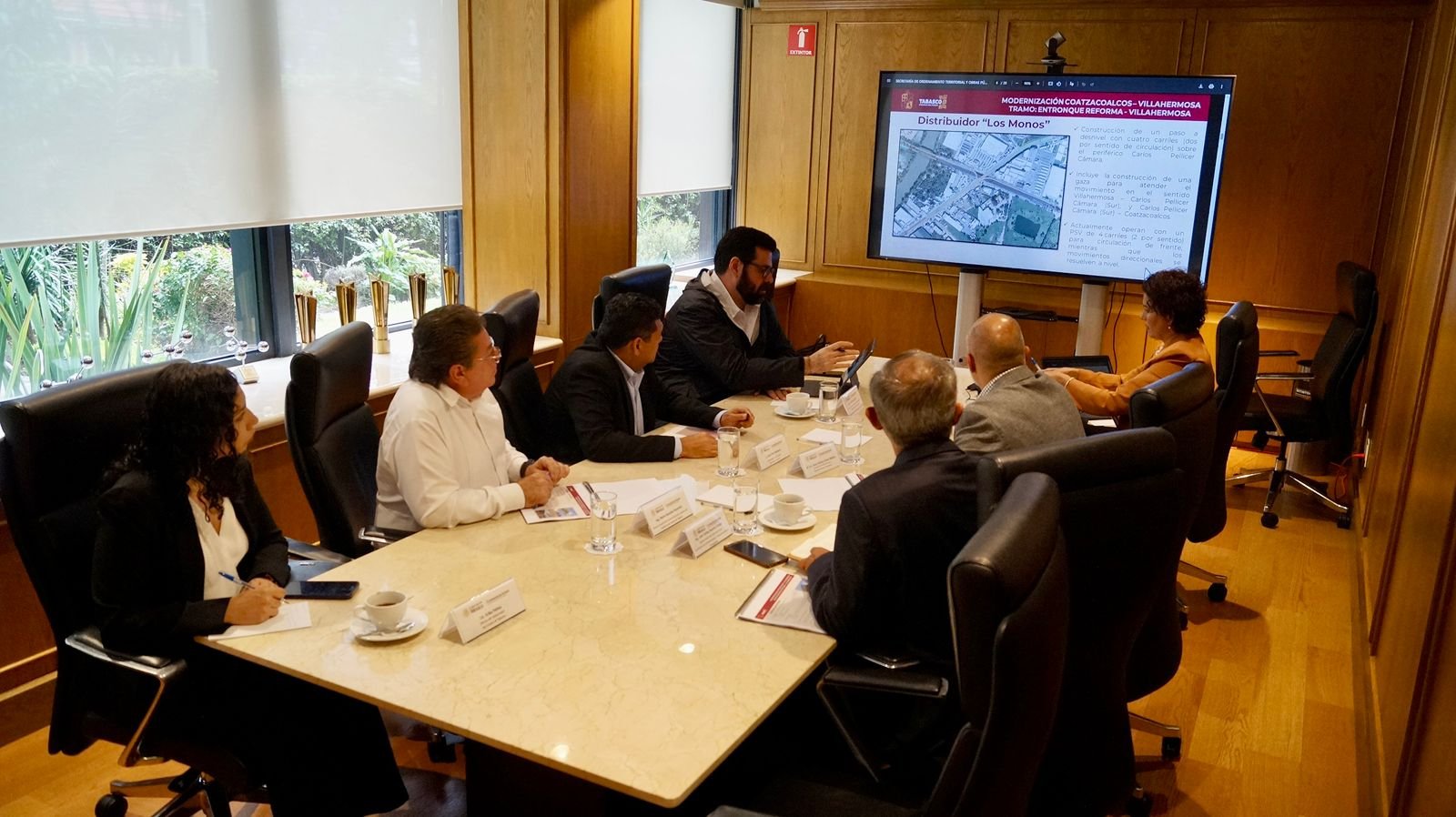 Gobernador presenta proyectos de conectividad en reunión con SICT