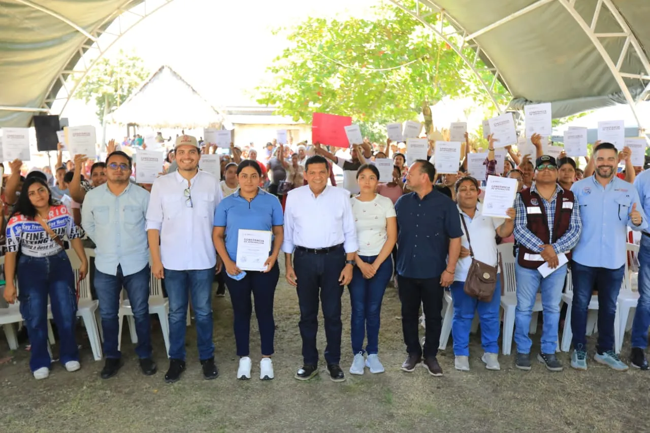 100 ostricultoras de Cárdenas reciben constancias del programa Pescando Vida