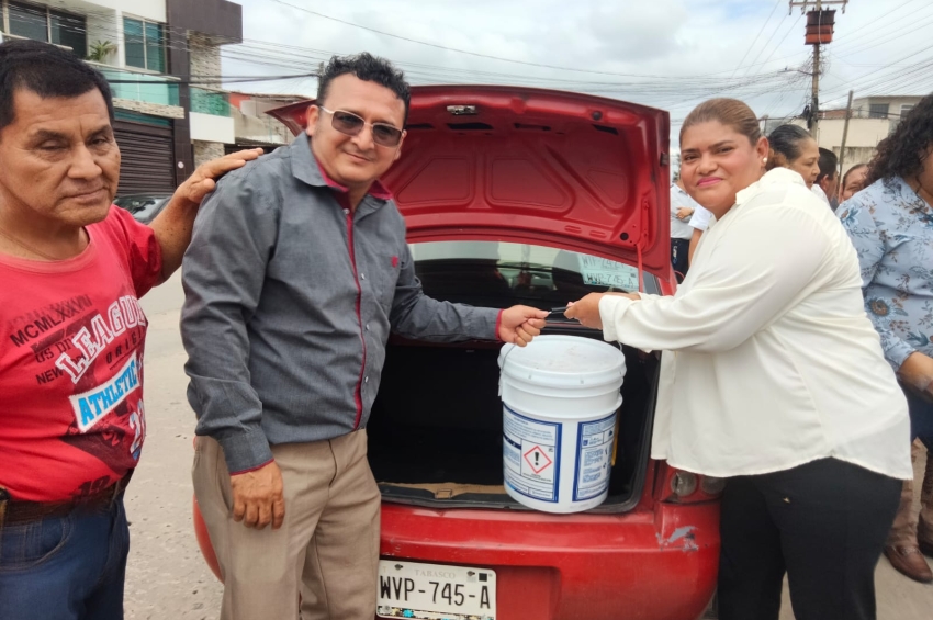 Preparan panteones en Jalpa de Méndez para recibir a familias en Día de Muertos