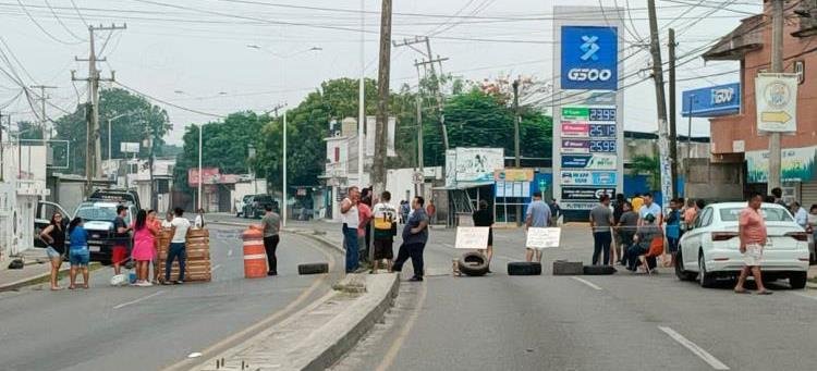 Apagones provocan bloqueos en Centro