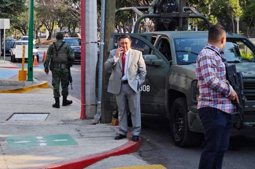 Hombres armados irrumpen en hospital de Cuernavaca y asesinan a un paciente