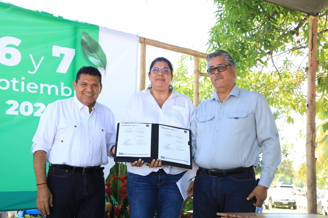 El Gobernador atestiguó la firma de convenio entre la Conafor y la Comesfor