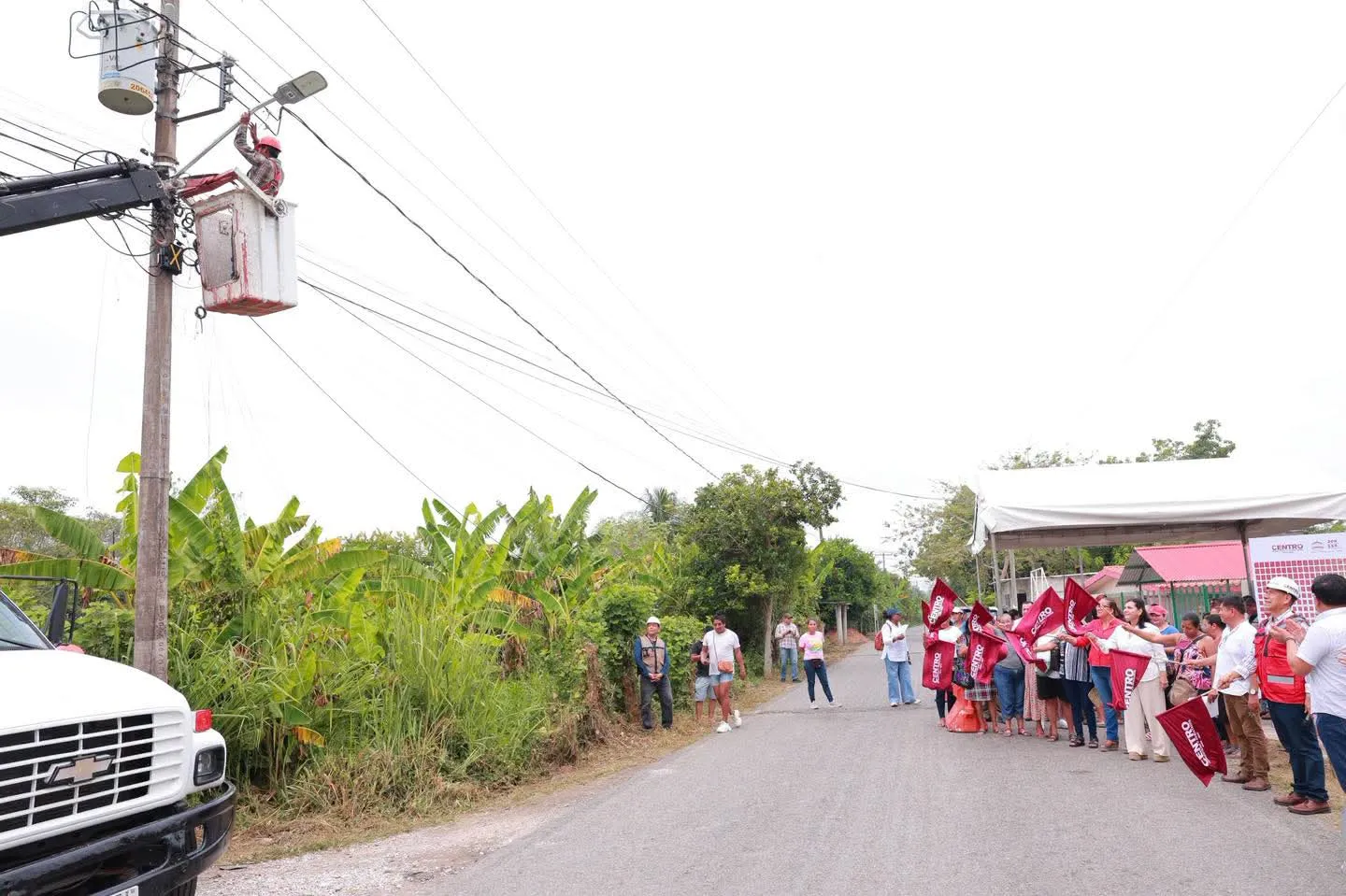 Inician rehabilitación de alumbrado en tres rancherías de Centro