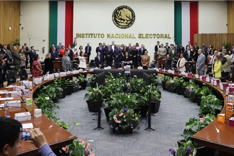 INE ordena bajar 42 publicaciones del PAN por presunta calumnia