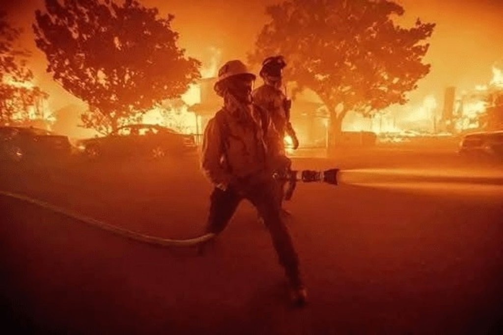 Bomberos mexicanos en LA: El Gobernador de California agradece a Claudia: apagafuegos entran en la Zona Cero