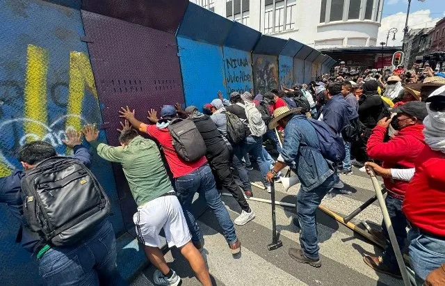 Diálogo con la CNTE sigue abierto tras disturbios en CDMX