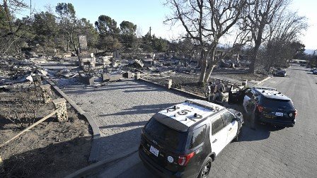 Crecen saqueos de casas por los incendios en Los Ángeles