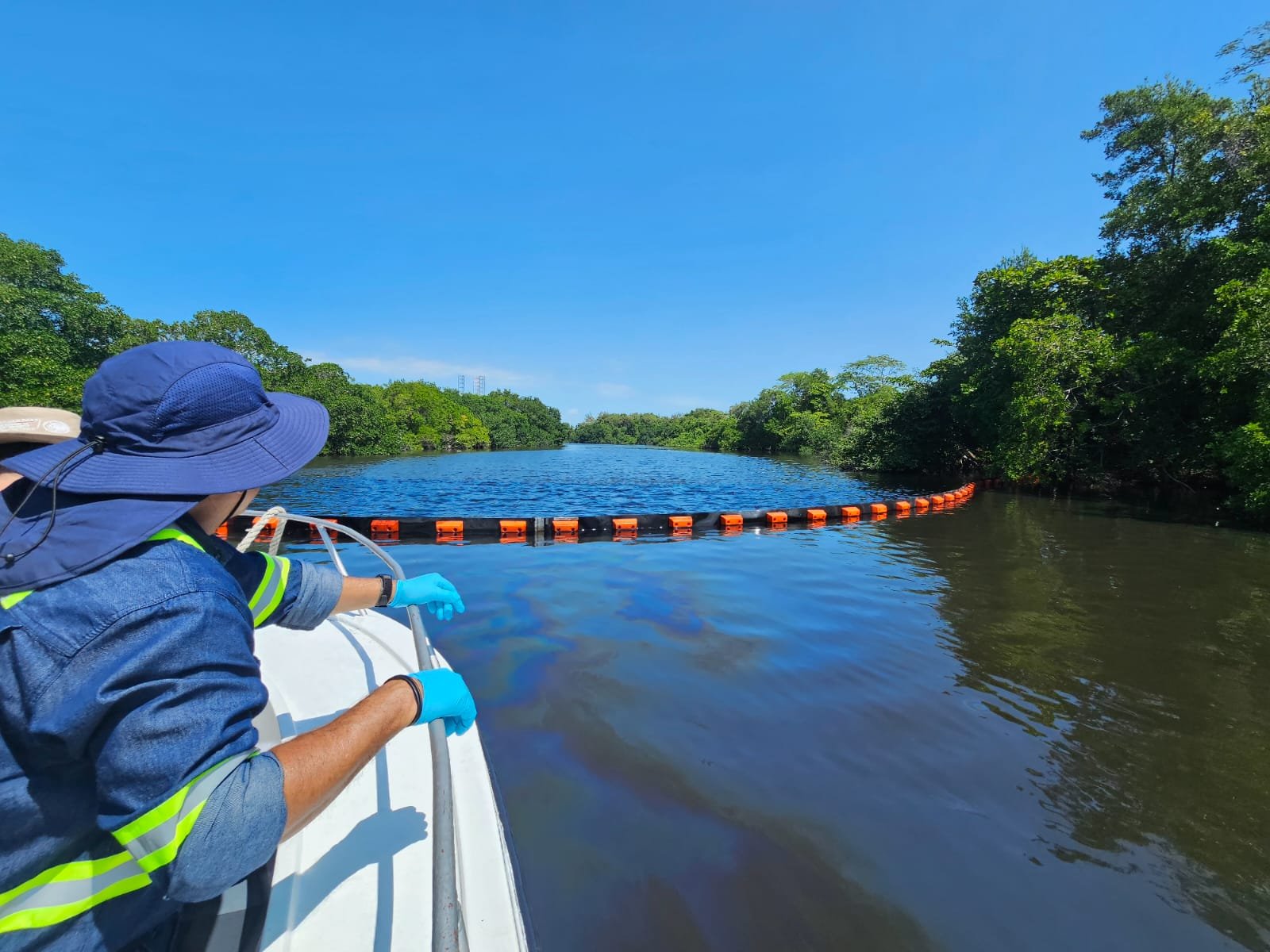 Derrame de hidrocarburos en Río Seco activa restricción en Paraíso