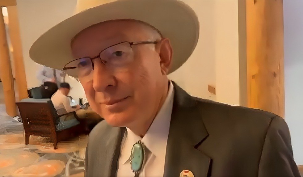 Ken Salazar critica la inclusión de México como “enemigo” en lista de EE.?UU.