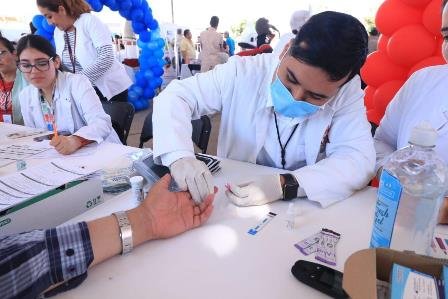 Se reducen decesos asociados al VIH 