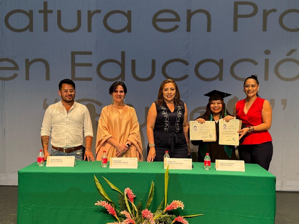 Egresan del Ceiba 42 nuevos profesionistas en Educación Artística y Promotoría Cultural