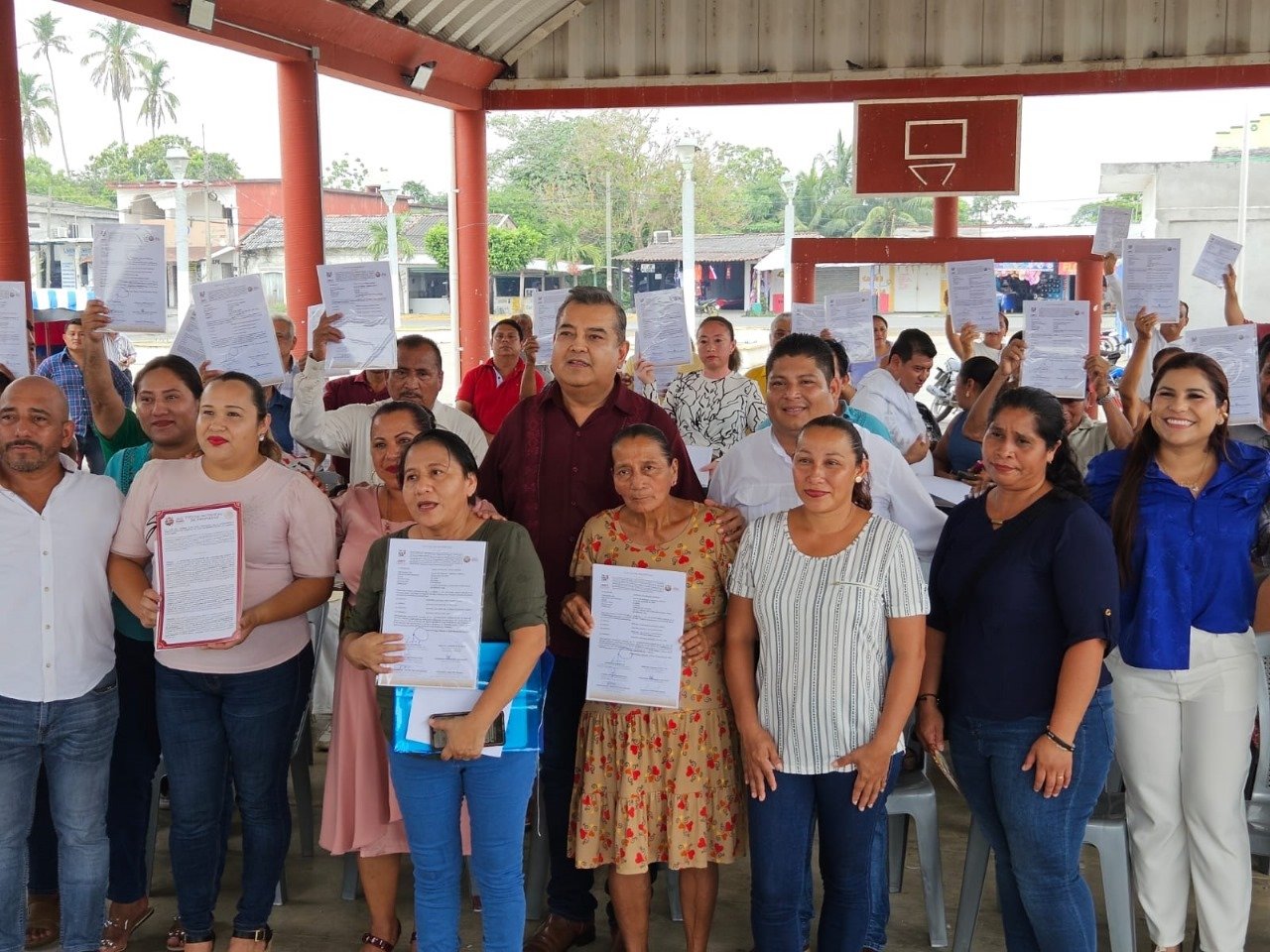 Otorgan certeza jurídica patrimonial a más habitantes de Jalpa de Méndez