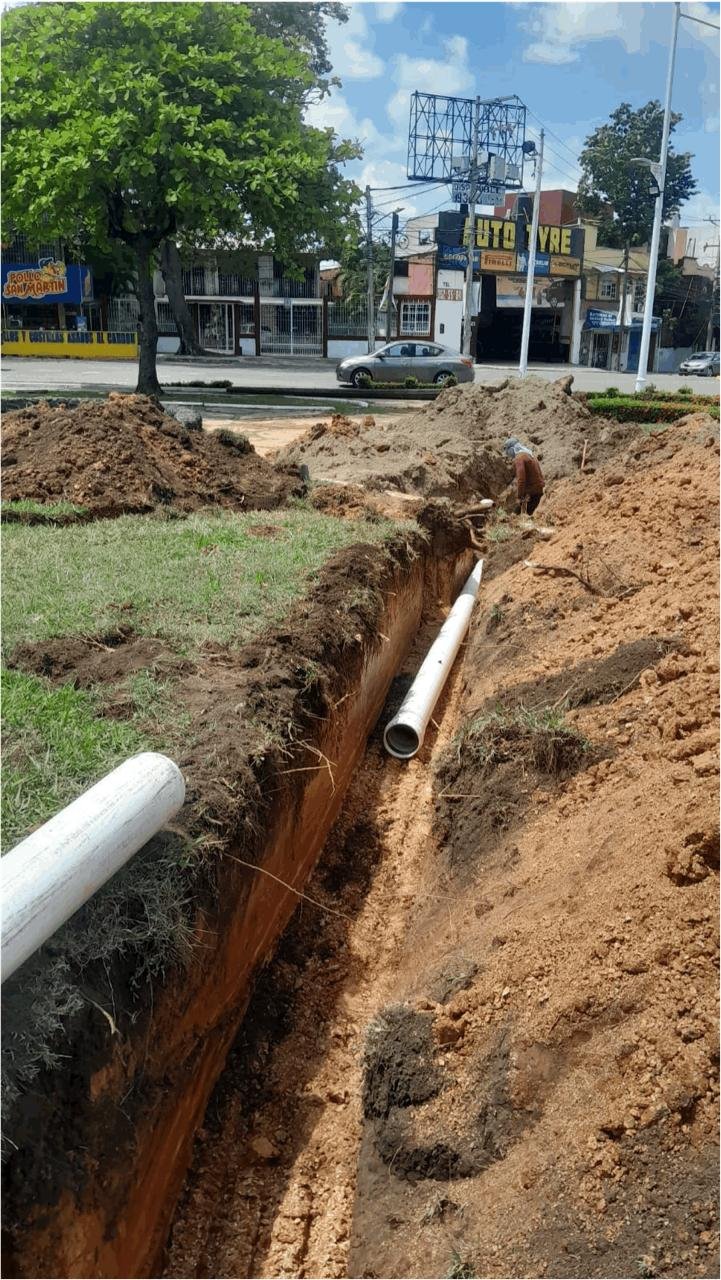 Reparan fuga en Fuente Maya con cambio de 30 metros de tubería