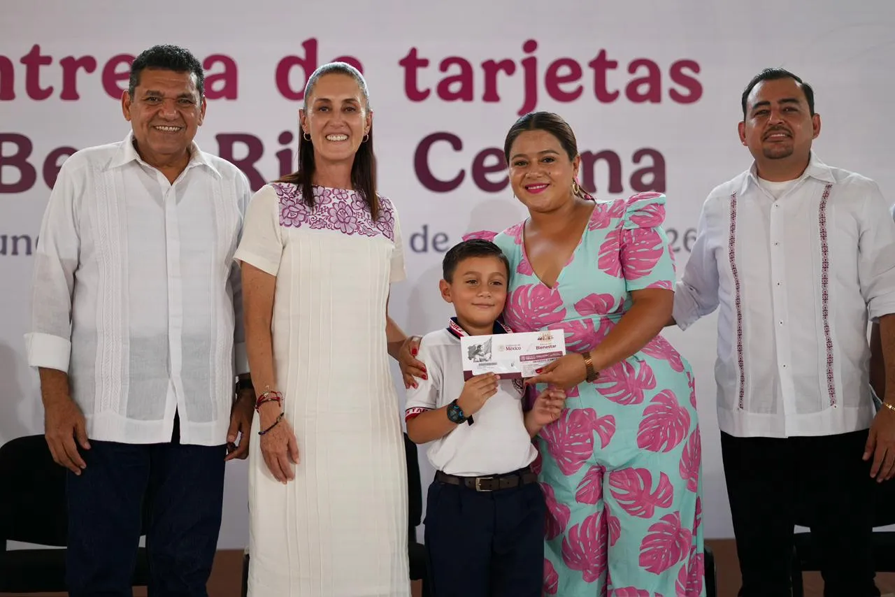 Sheinbaum inicia entrega de Beca Rita Cetina en Tabasco; May da tablets y apoyos a deportistas