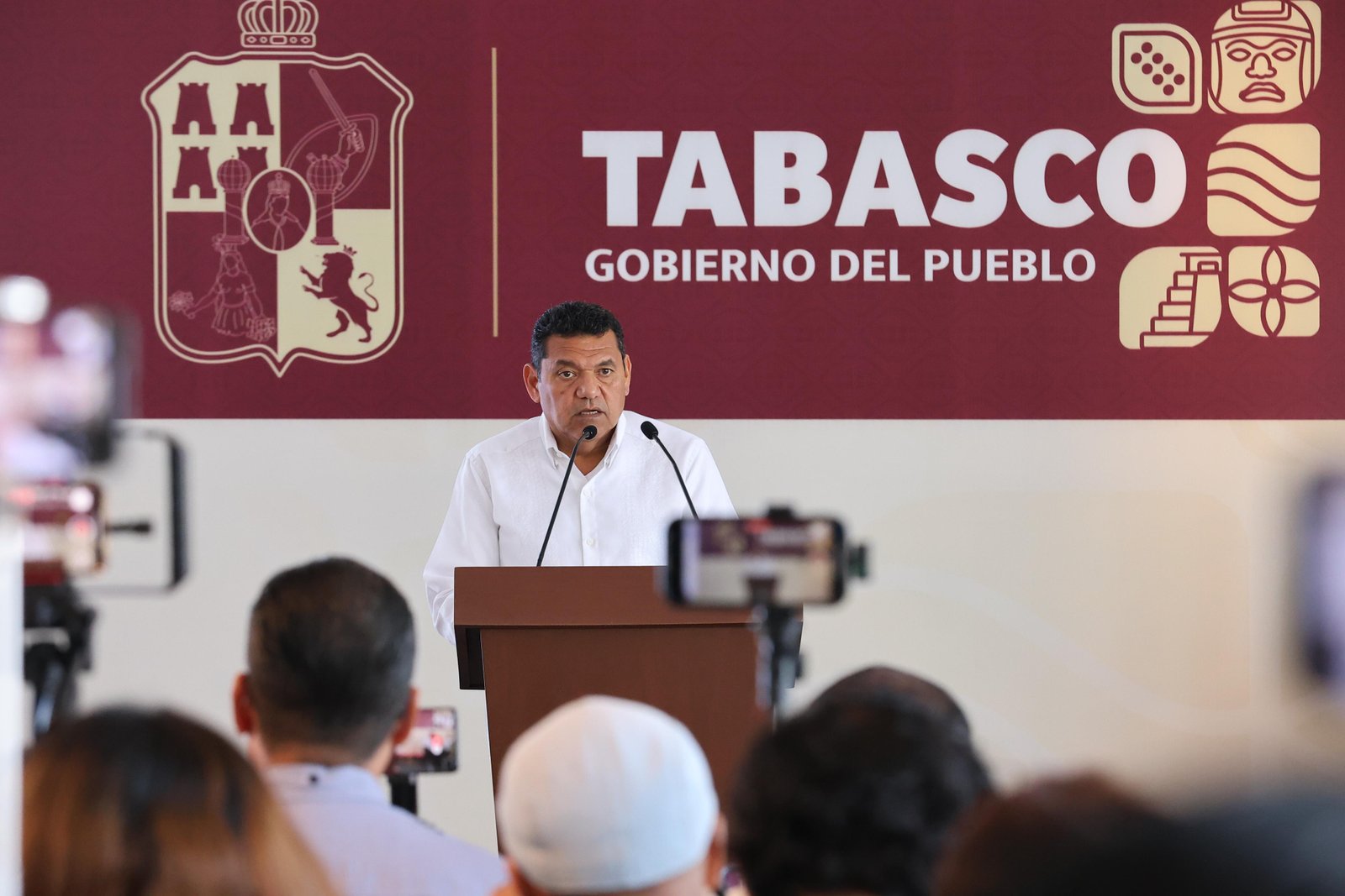 Anuncia May nuevo salarial a policías estatales para 2026