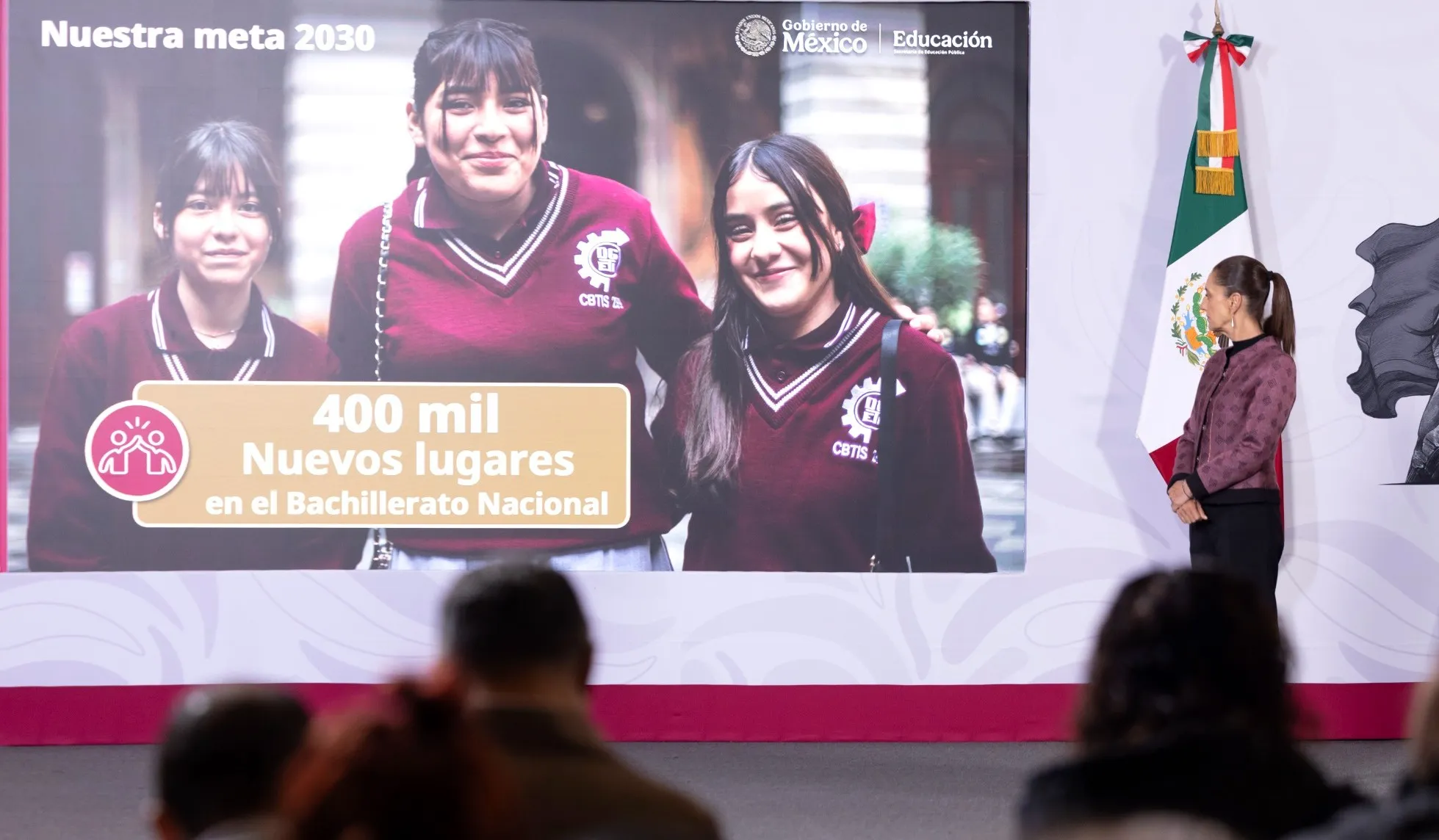 Meta del Bachillerato Nacional se duplica a 400 mil lugares por alta demanda
