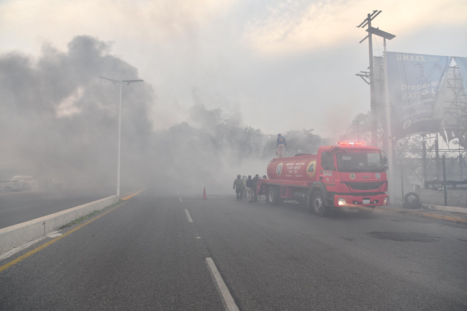 Controlan incendios de pastizal en varias zonas de Centro, Tabasco