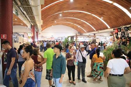Familias aprovechan el último día de la Feria 