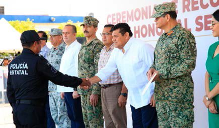 Una nueva relación del gobierno con policías y juntos con la sociedad