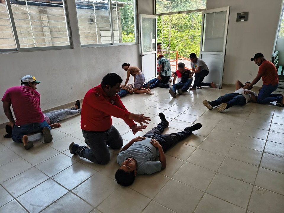 Capacitan a brigada comunitaria de Tacotalpa en primeros auxilios