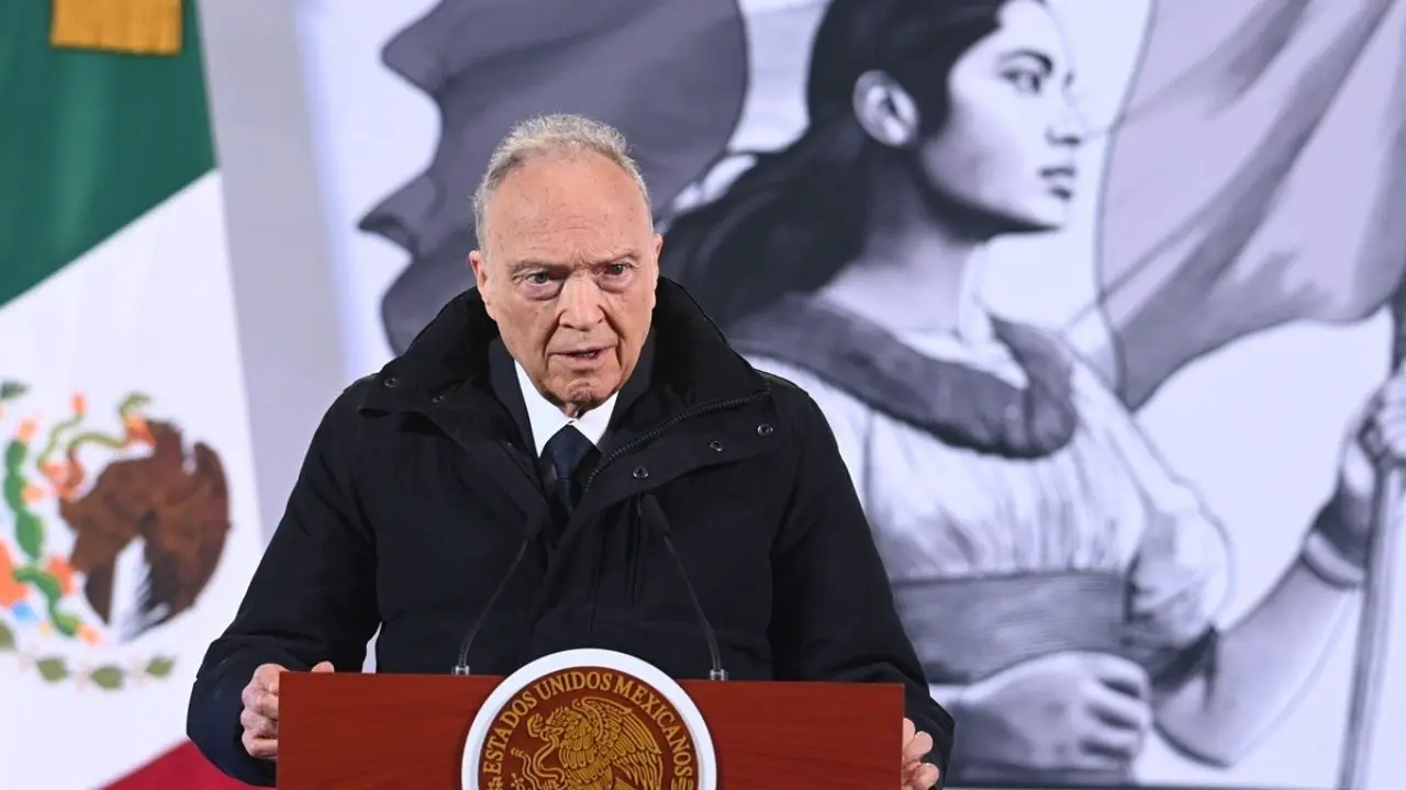 Gertz Manero renuncia a la FGR; Asumirá Embajada por propuesta Presidencial