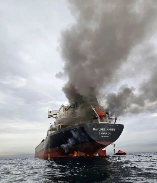 Irán cierra el estrecho de Ormuz tras disparar a un barco