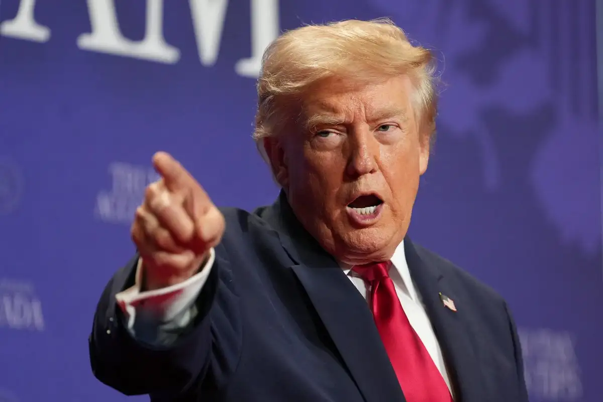 Trump llama "repugnante" a Canadá y acusa a México en acto en Las Vegas