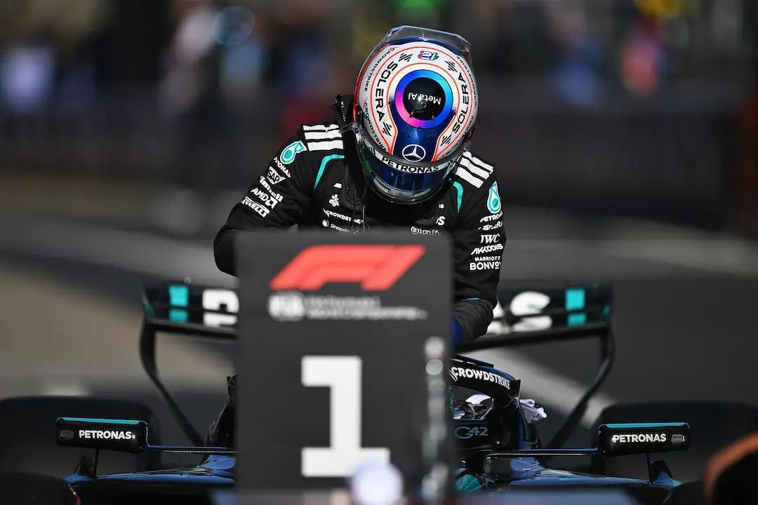 Antonelli irrumpe y Mercedes vuelve a mandar